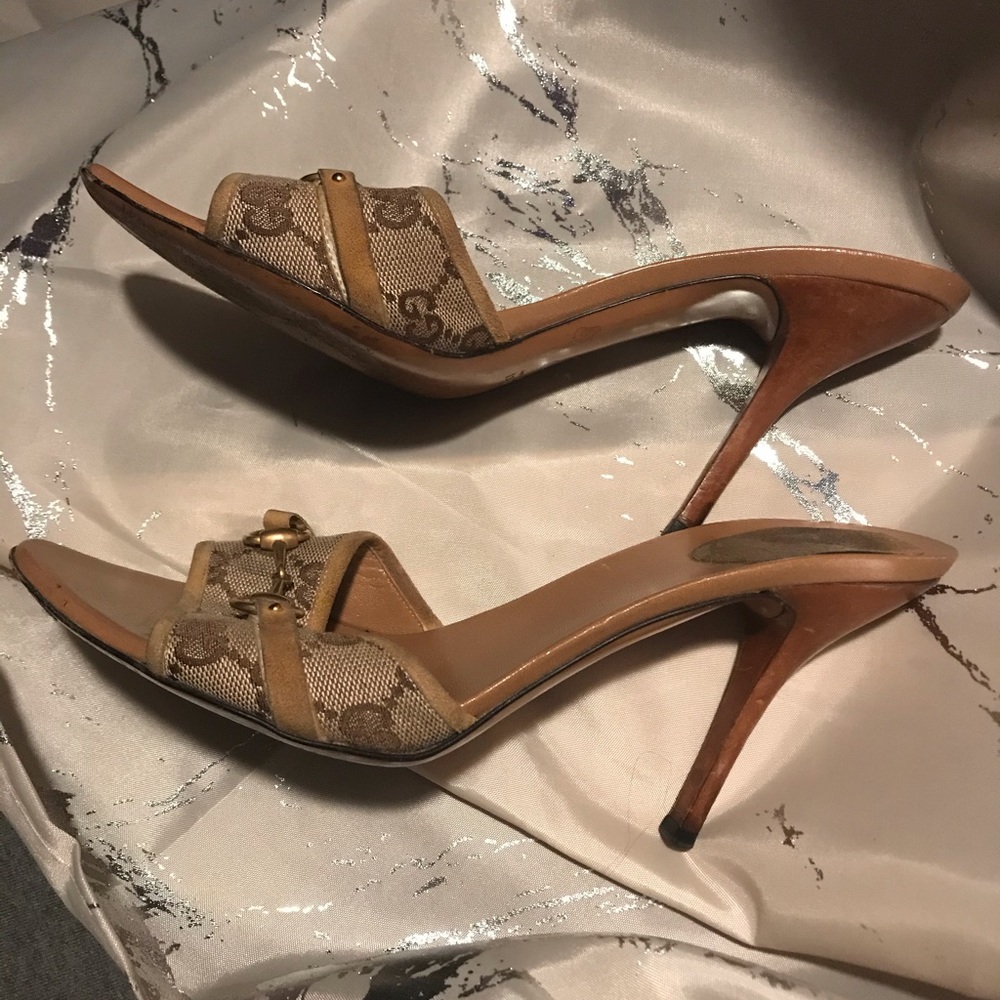 Tan Gucci sandals